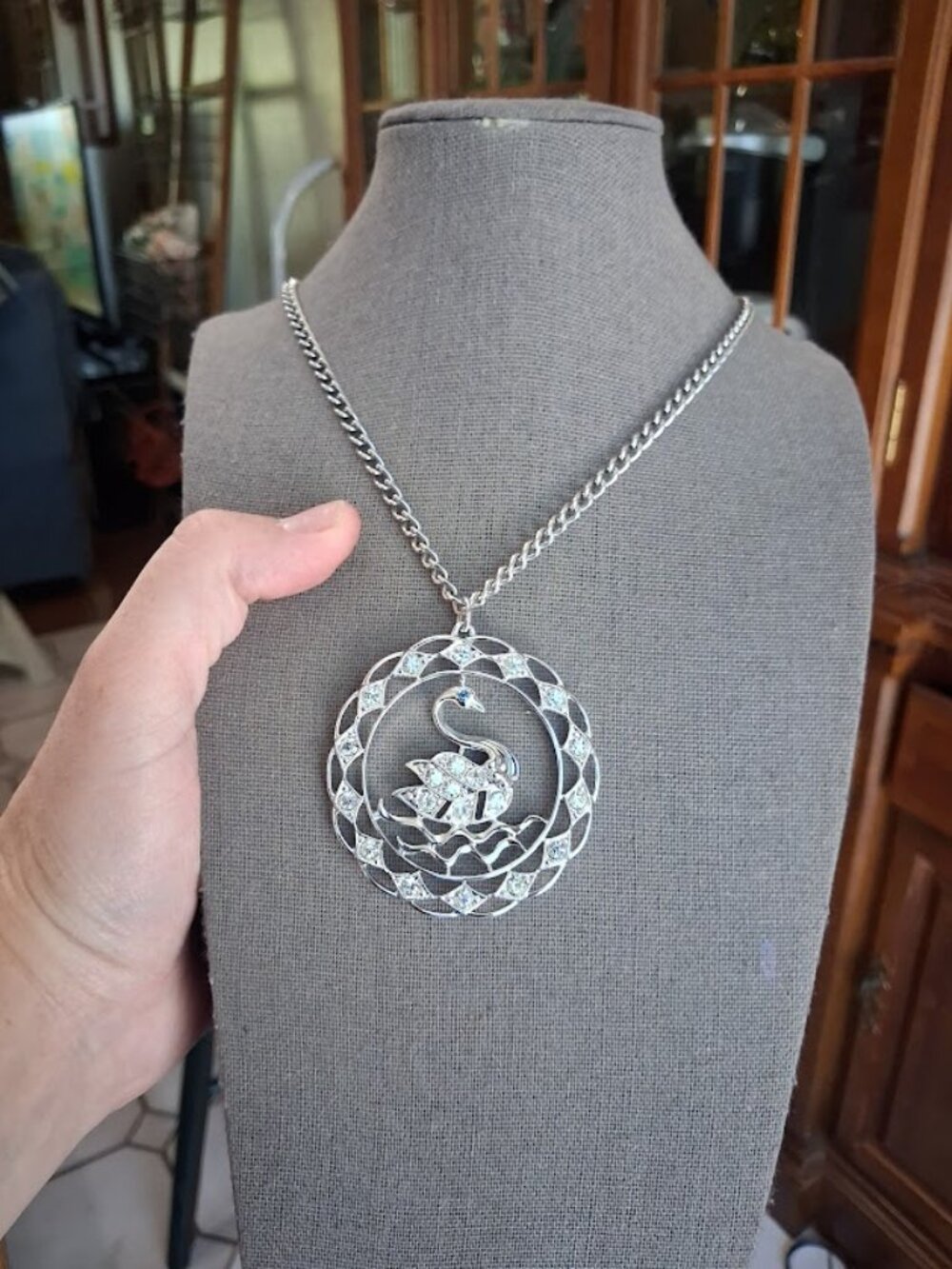 Vintage 24 inch Sarah Coventry Swan necklace